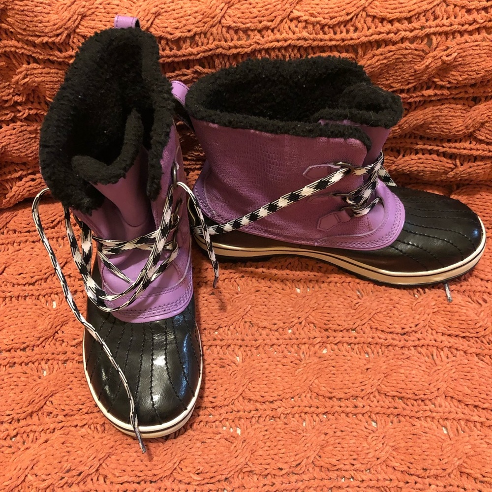 Purple size 7 Sorel boots
